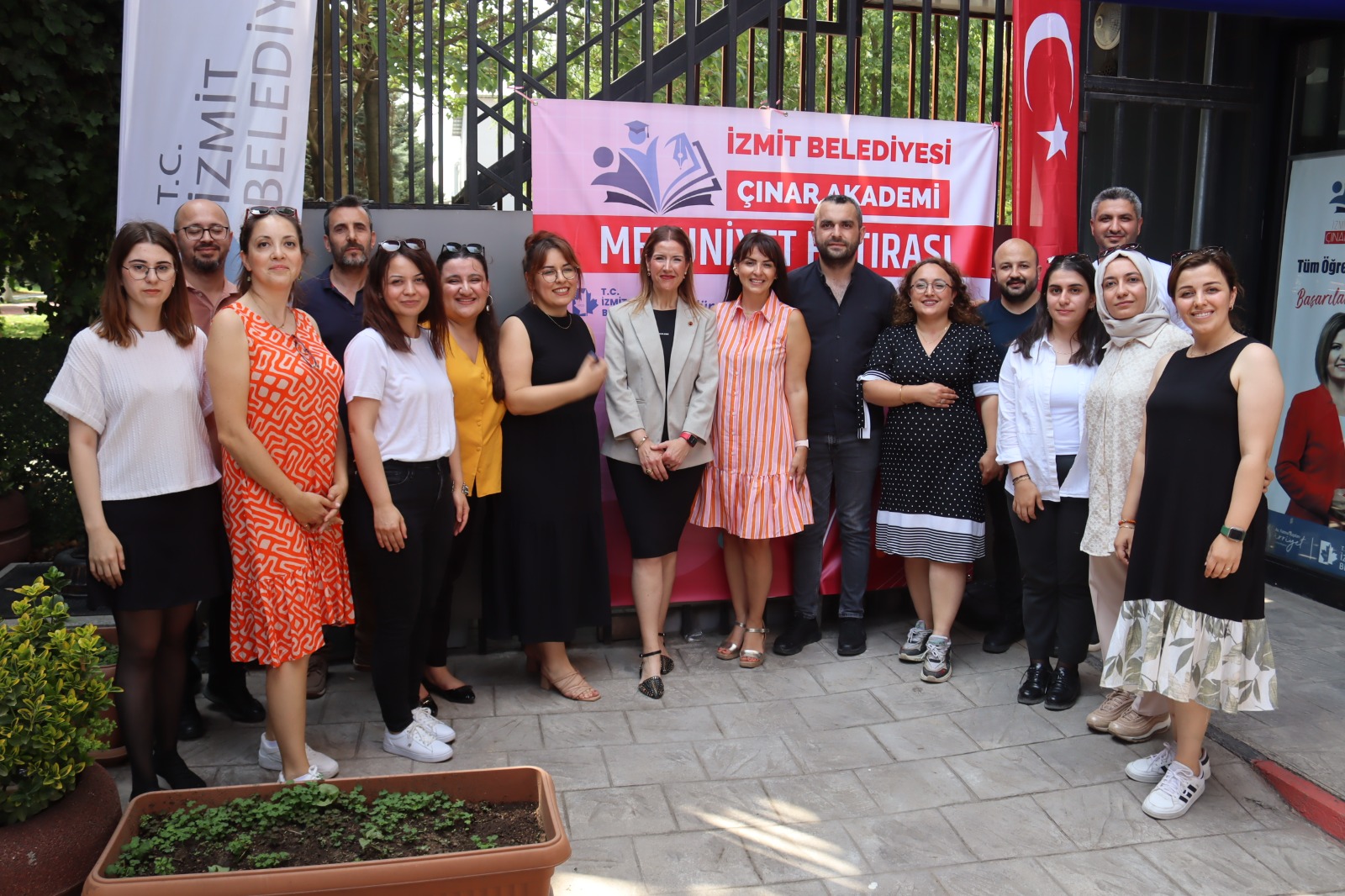 Çınar Akademisi Öğrencileri mezuniyet töreninde stres attı (5)