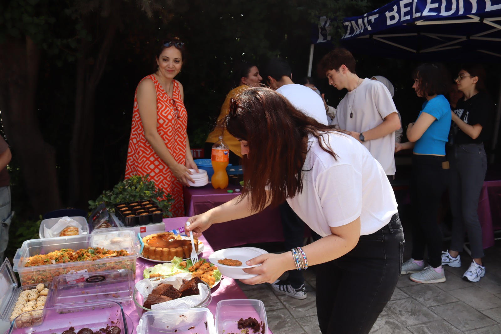 Çınar Akademisi Öğrencileri mezuniyet töreninde stres attı (8)