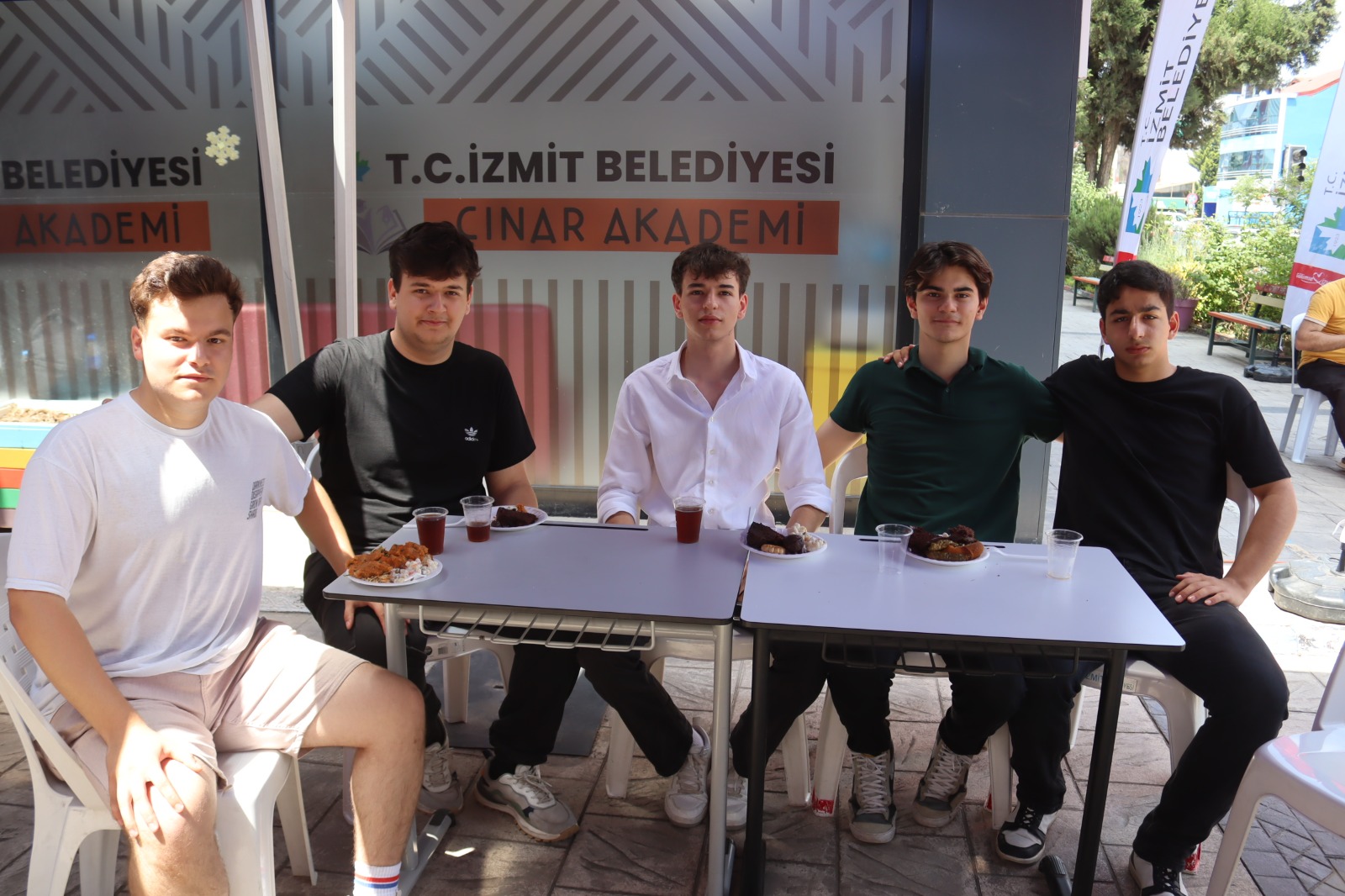 Çınar Akademisi Öğrencileri mezuniyet töreninde stres attı (9)