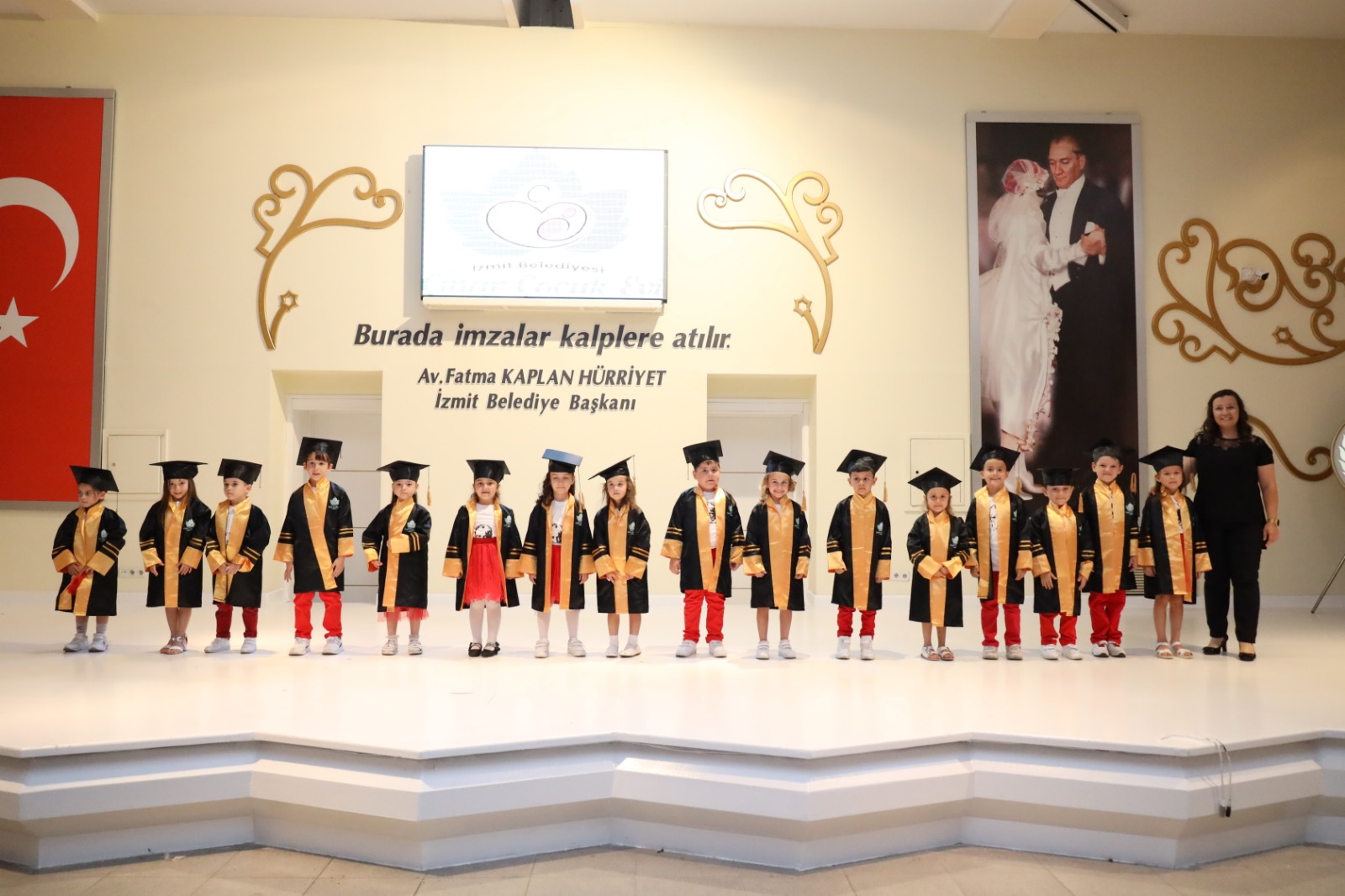 Çınar Çocuk Evinin minikleri coşkuyla mezuniyetlerini kutladı (12)