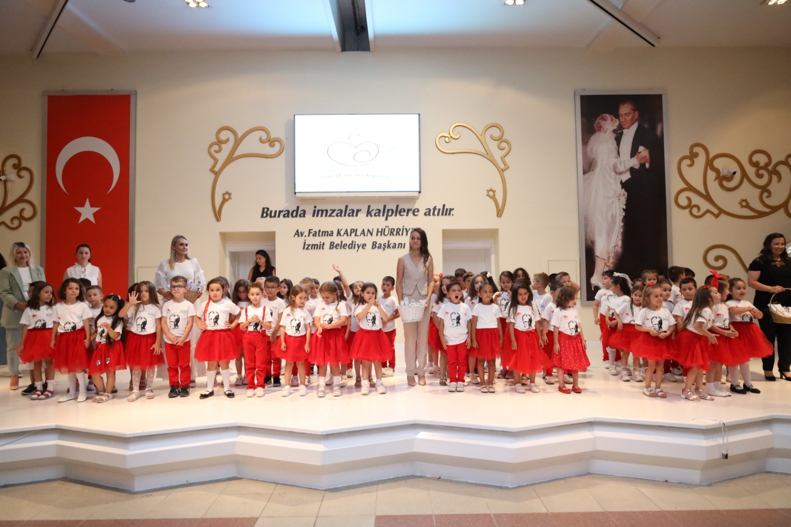 Çınar Çocuk Evinin minikleri coşkuyla mezuniyetlerini kutladı (14)