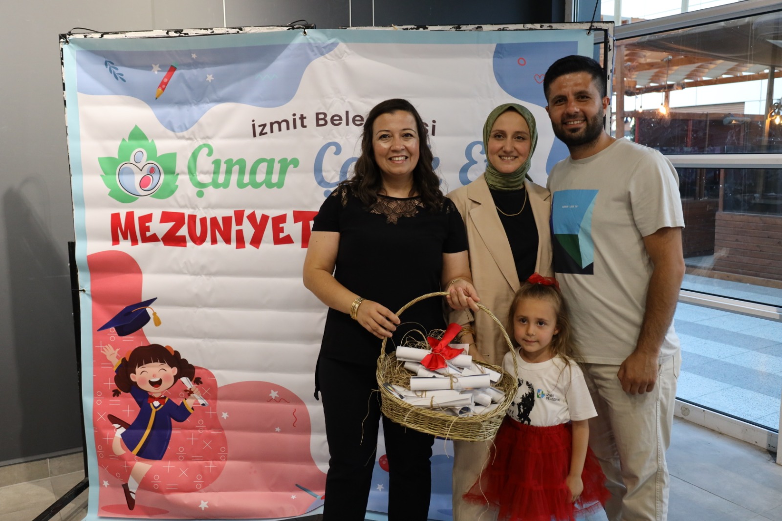 Çınar Çocuk Evinin minikleri coşkuyla mezuniyetlerini kutladı (17)