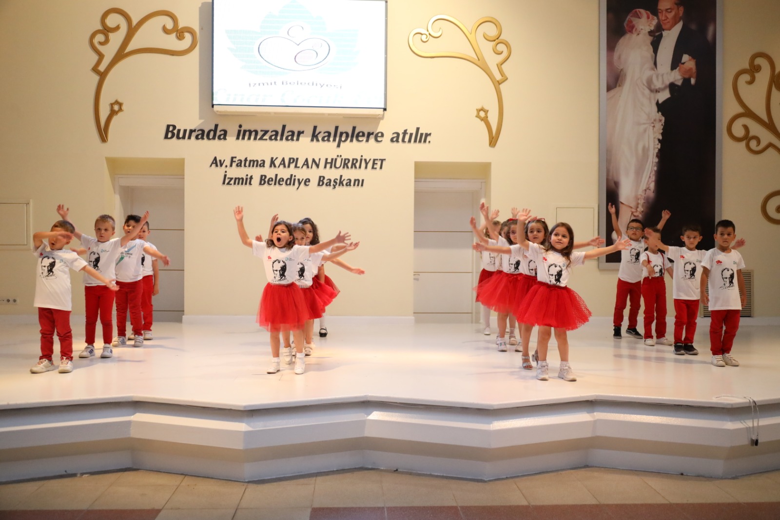 Çınar Çocuk Evinin minikleri coşkuyla mezuniyetlerini kutladı (3)