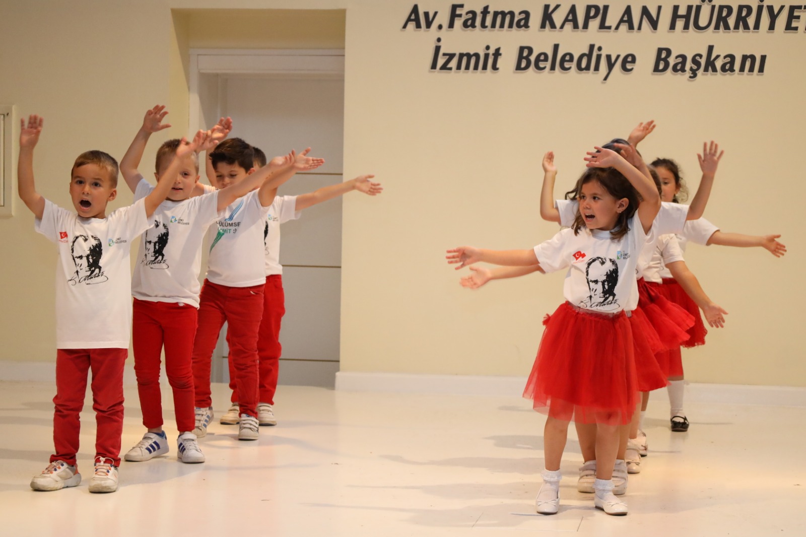 Çınar Çocuk Evinin minikleri coşkuyla mezuniyetlerini kutladı (4)
