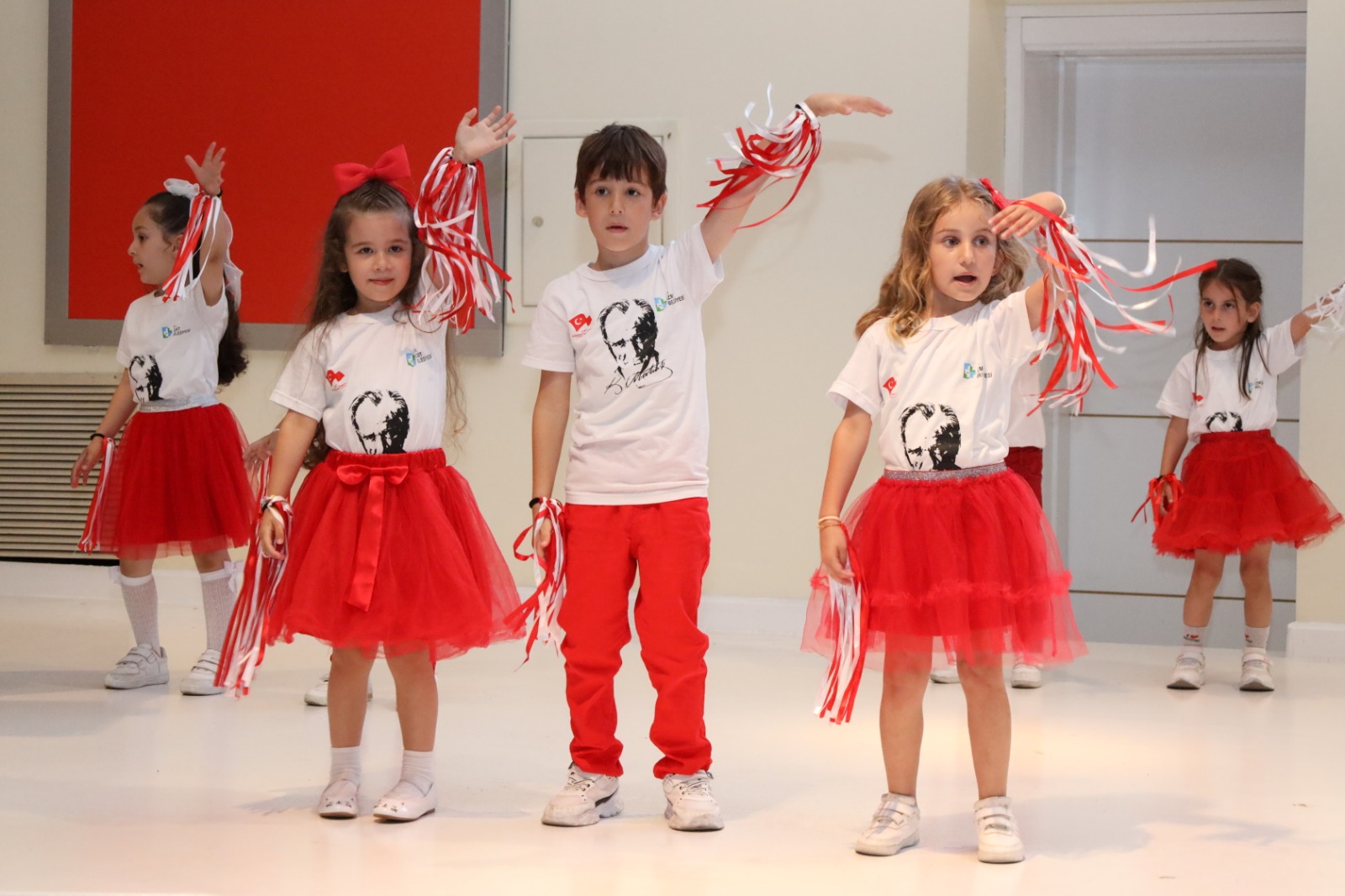 Çınar Çocuk Evinin minikleri coşkuyla mezuniyetlerini kutladı (6)