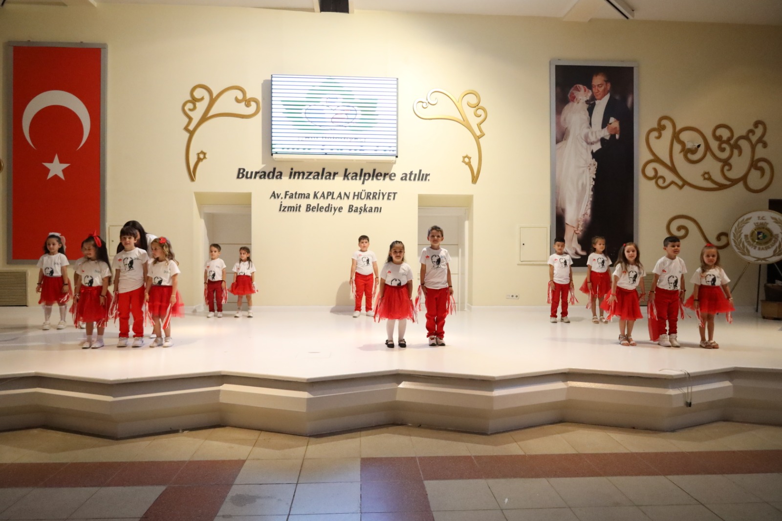 Çınar Çocuk Evinin minikleri coşkuyla mezuniyetlerini kutladı (9)