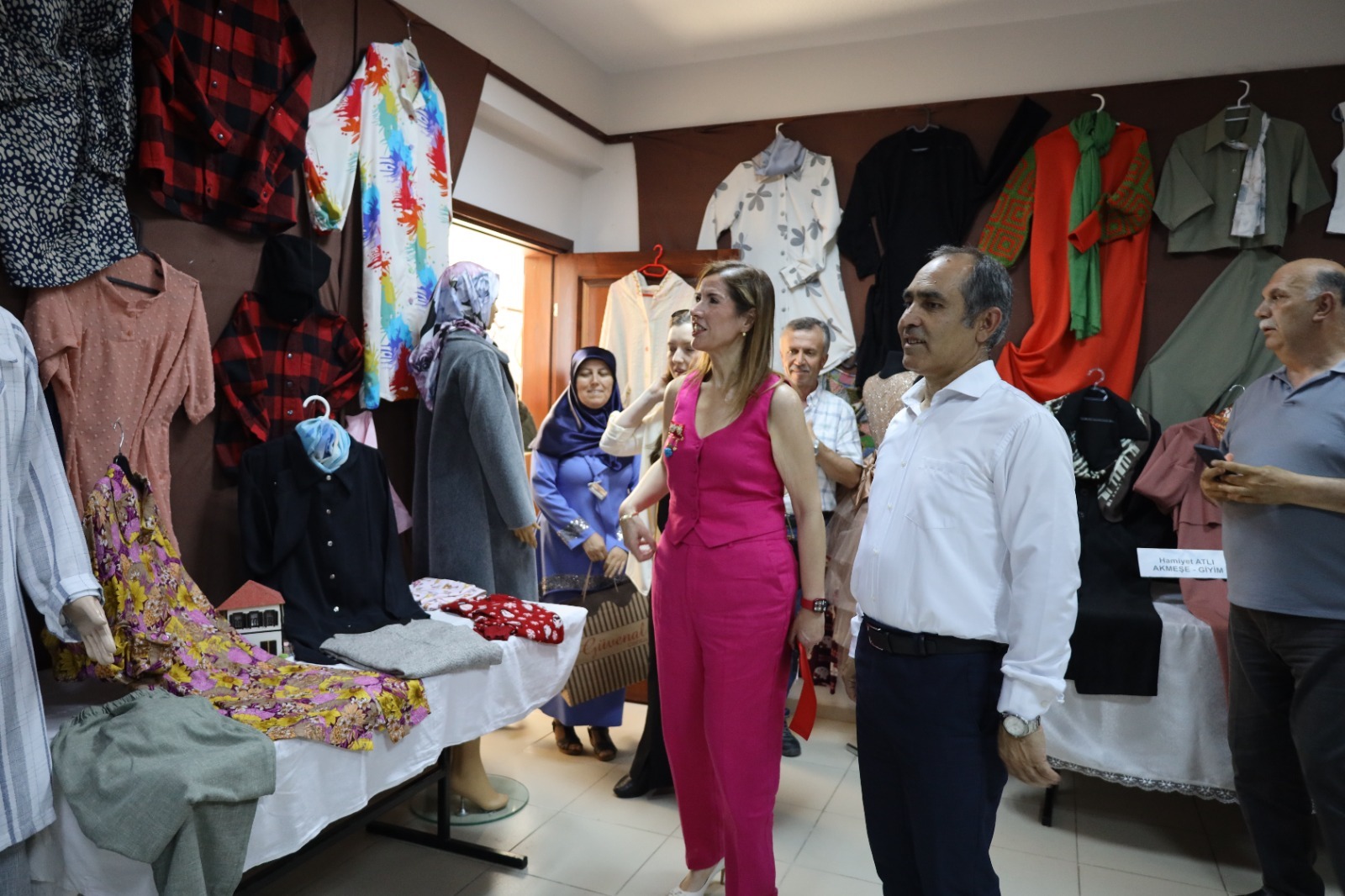 İZMEK El Sanatları Yılsonu Sergisi Akmeşe’de kapılarını açtı (10)