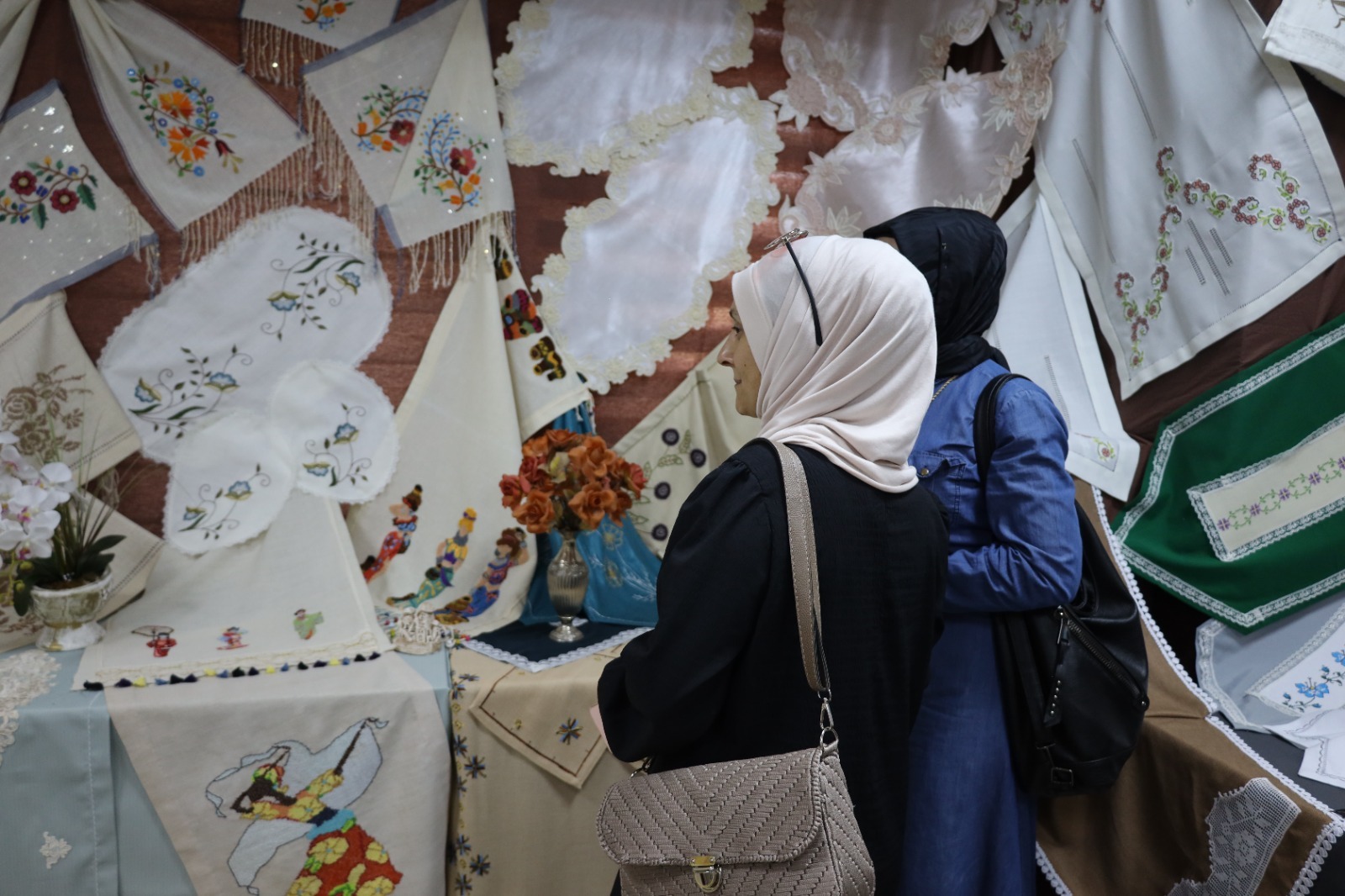 İZMEK El Sanatları Yılsonu Sergisi Akmeşe’de kapılarını açtı (14)