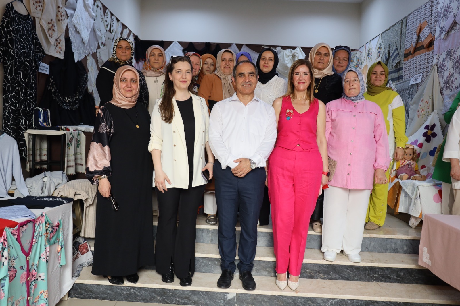 İZMEK El Sanatları Yılsonu Sergisi Akmeşe’de kapılarını açtı (6)