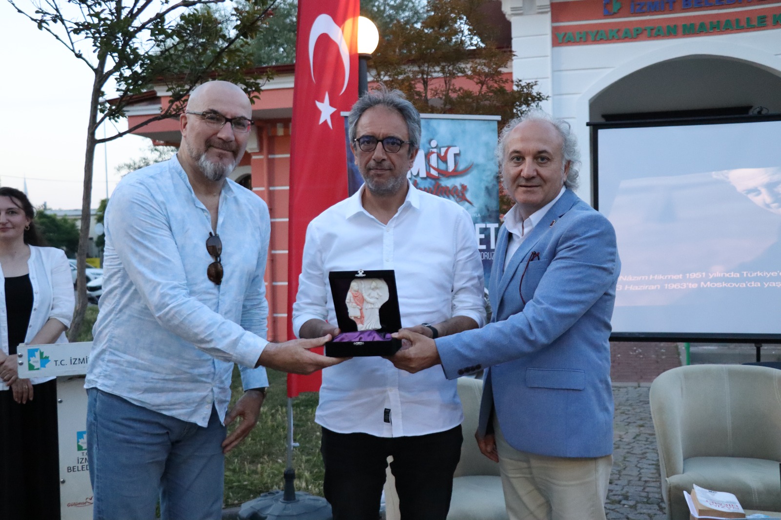 IZMIT BELEDIYESI NAZIM HIKMETI ANDI (3)