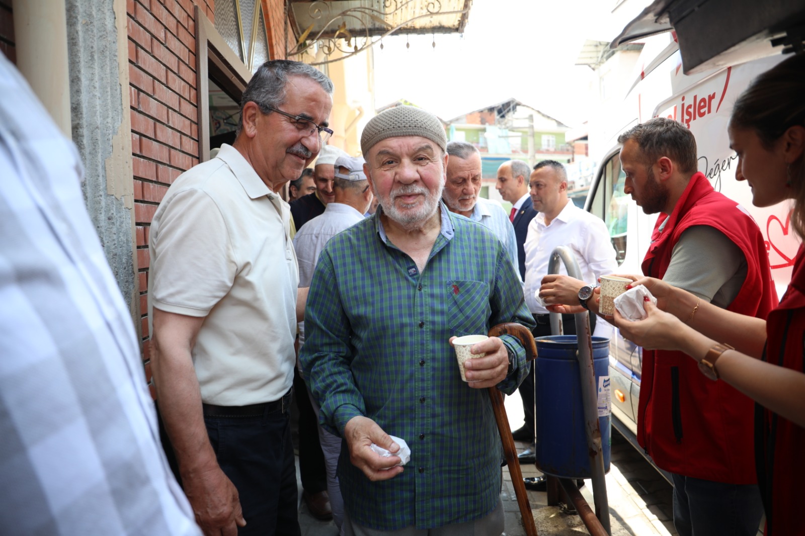 İzmit Belediyesi Cuma Namazı sonrası Mimar Sinan Camii cemaati ile buluştu (12)