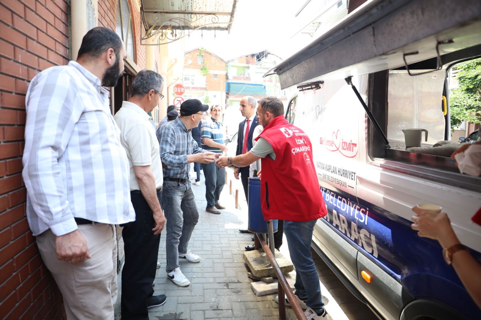 İzmit Belediyesi Cuma Namazı sonrası Mimar Sinan Camii cemaati ile buluştu (13)