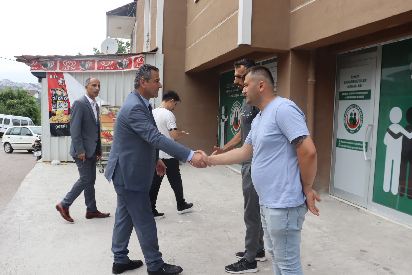 Izmit Belediyesi Karadenizliler Mahallesinde Talepleri Dinledi (2)