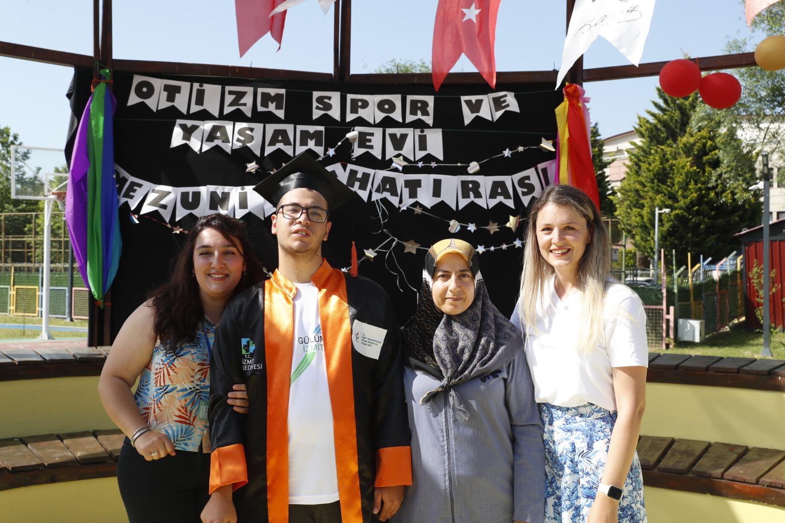 İzmit Belediyesi Otizm Spor ve Yaşam Evi ilk mezunlarını verdi (3)