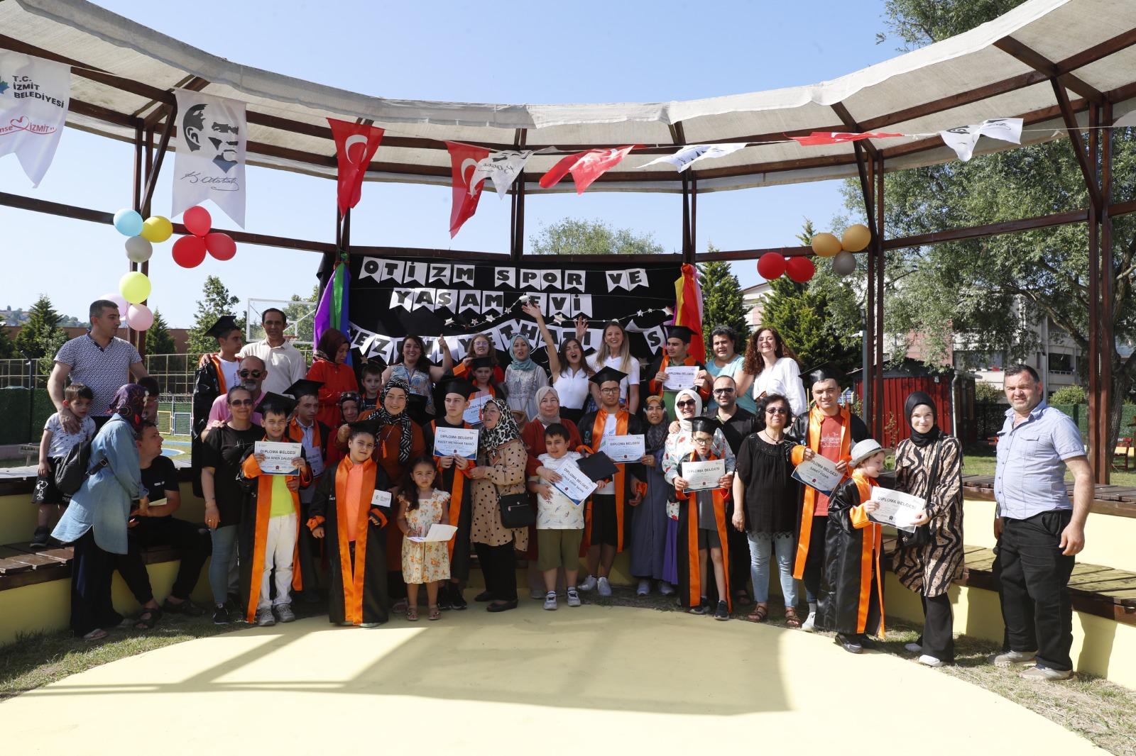 İzmit Belediyesi Otizm Spor ve Yaşam Evi ilk mezunlarını verdi (4)