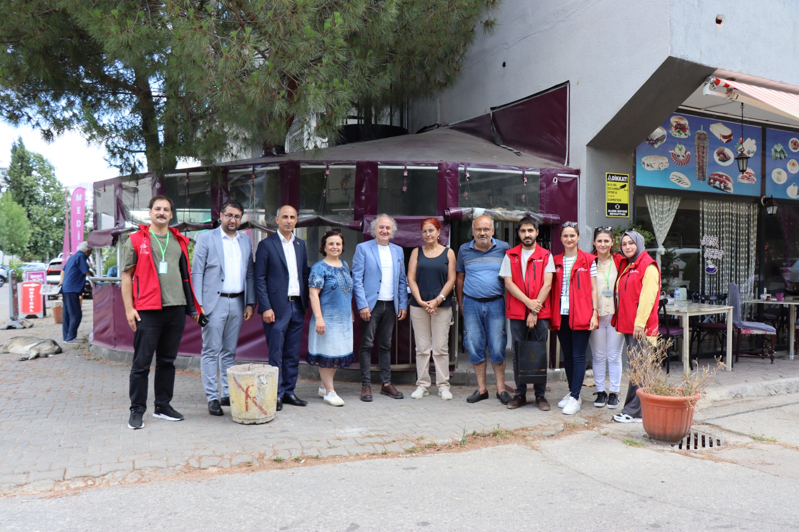 İzmit Belediyesi ailesi, Bayram sonrası esnaf turuna tüm hızıyla devam ediyor (11)