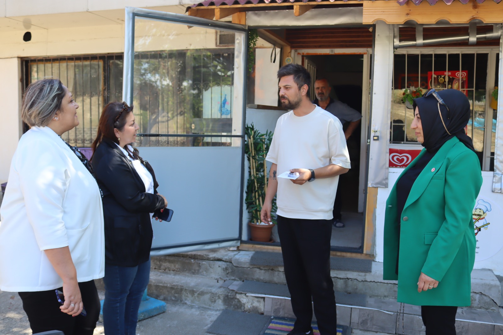 İzmit Belediyesi ailesi, Bayram sonrası esnaf turuna tüm hızıyla devam ediyor (7)
