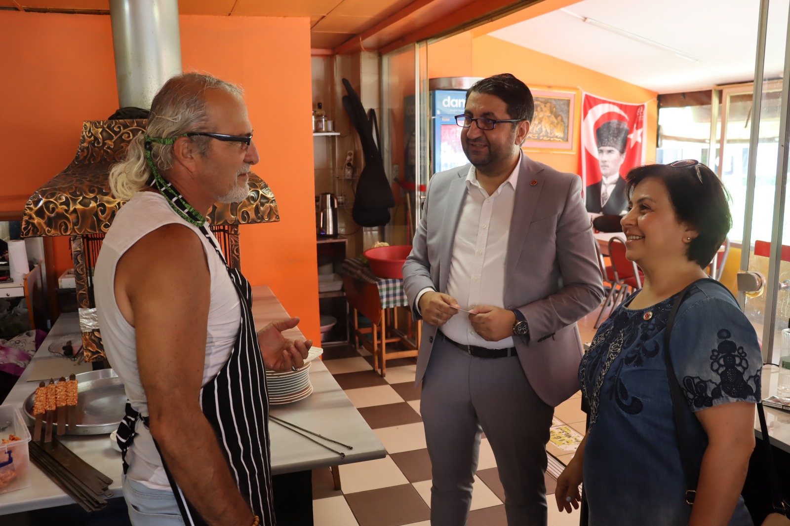 İzmit Belediyesi ailesi, Bayram sonrası esnaf turuna tüm hızıyla devam ediyor (8)
