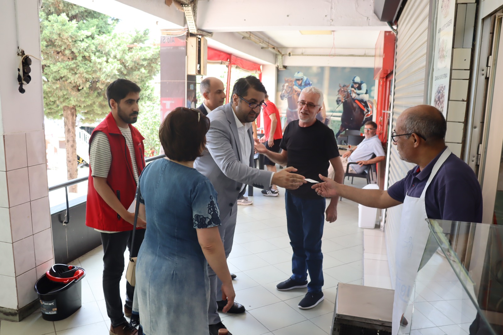İzmit Belediyesi ailesi, Bayram sonrası esnaf turuna tüm hızıyla devam ediyor (9)