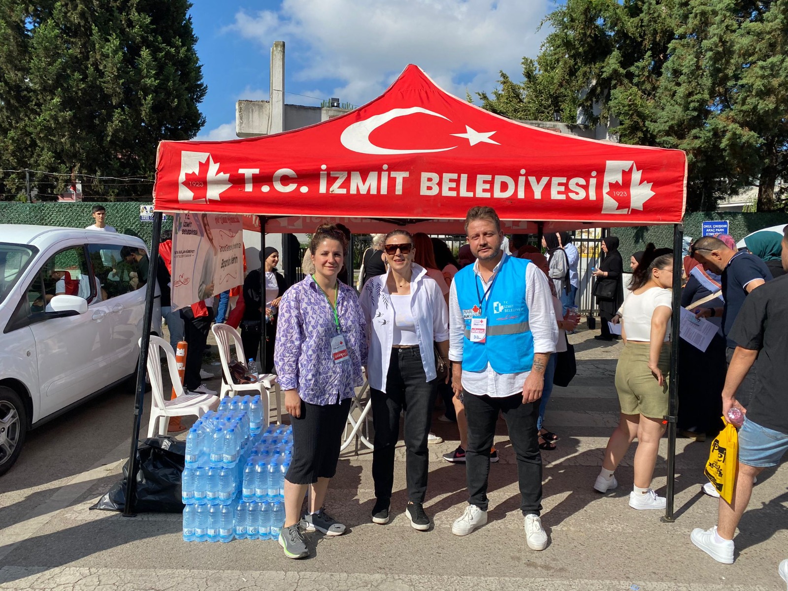Izmit Belediyesi bu yil da YKS adaylarinin heyecanina ortak oldu (17)