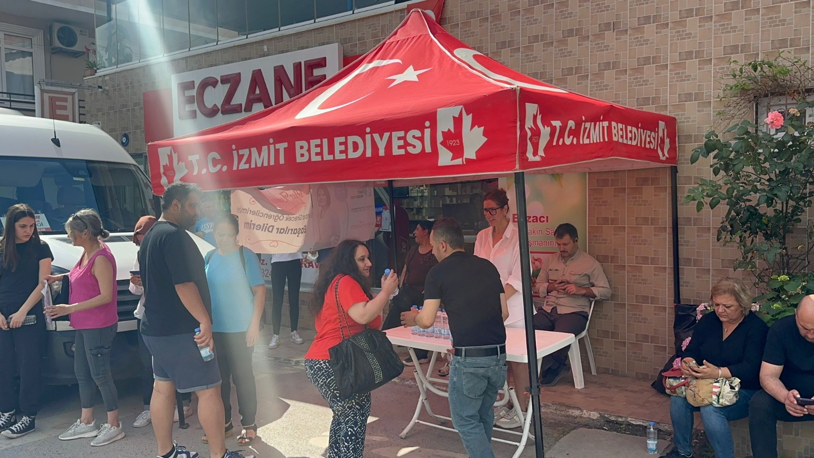 Izmit Belediyesi bu yil da YKS adaylarinin heyecanina ortak oldu (19)