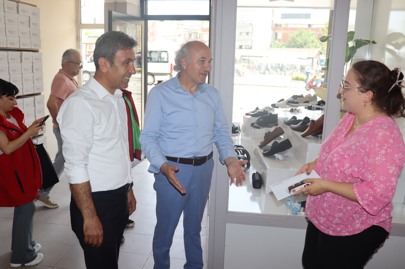 İzmit Belediyesi esnaf ziyaretlerine devam ediyor GÜÇLÜ KADRO, GÜÇLÜ BAĞLAR! (18)
