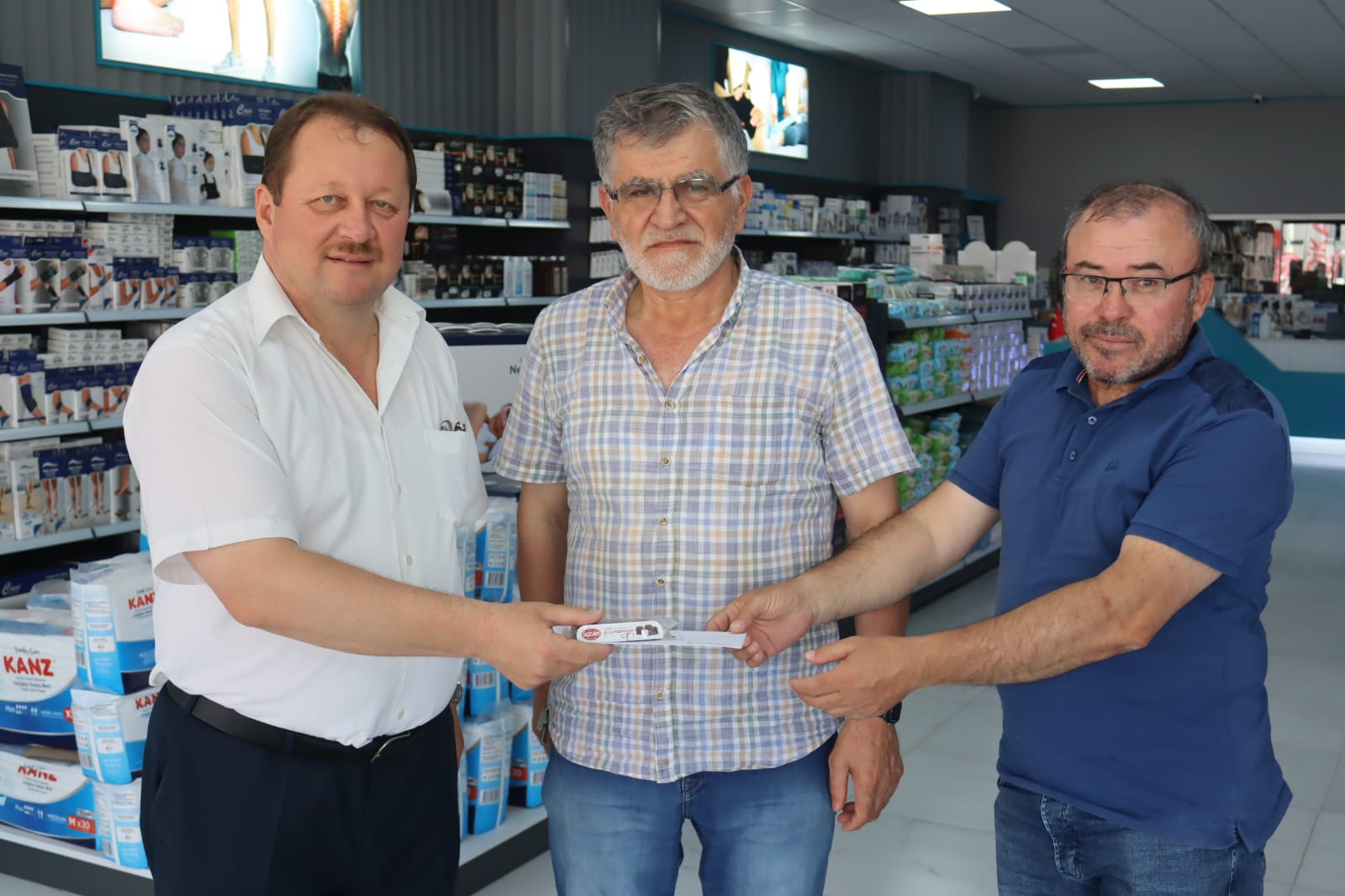 İzmit Belediyesi esnaf ziyaretlerine devam ediyor GÜÇLÜ KADRO, GÜÇLÜ BAĞLAR! (20)
