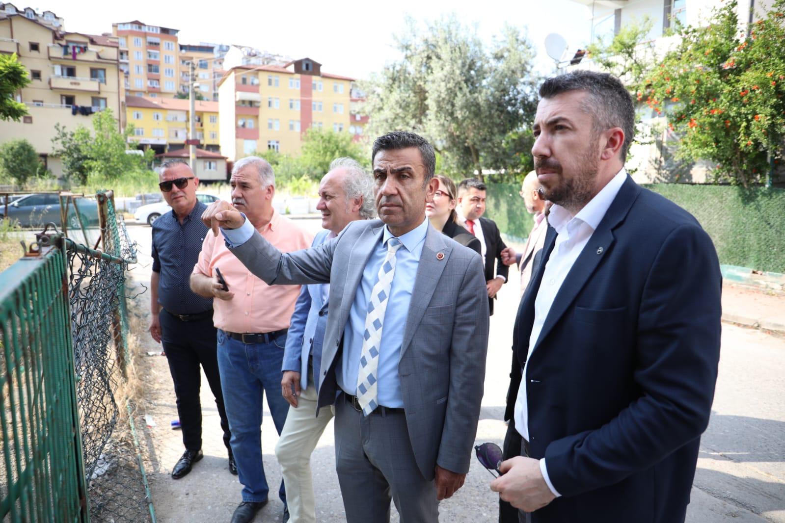 Izmit Belediyesi mahalle inceleme gezilerine ara vermeden Yenisehir'de basladi (5)
