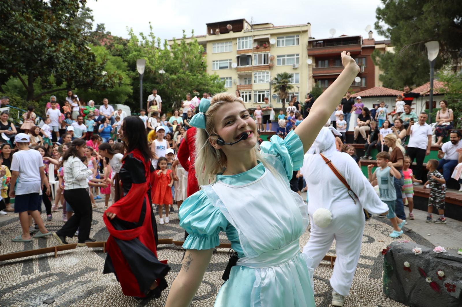 İzmit Belediyesinden öğrencilere Karne Şenliği (4)