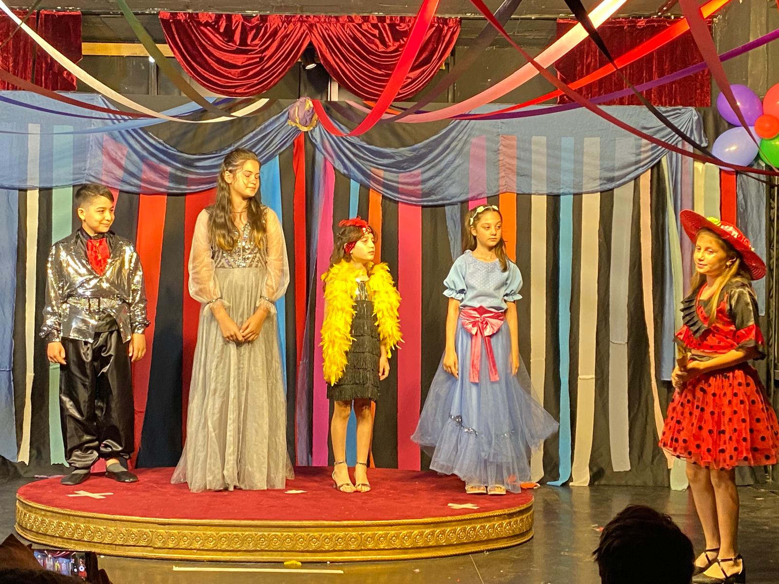 Izmit Sanat Akademi, Tiyatro Festivali ile minik yetenekleri sahneye tasidi (17)