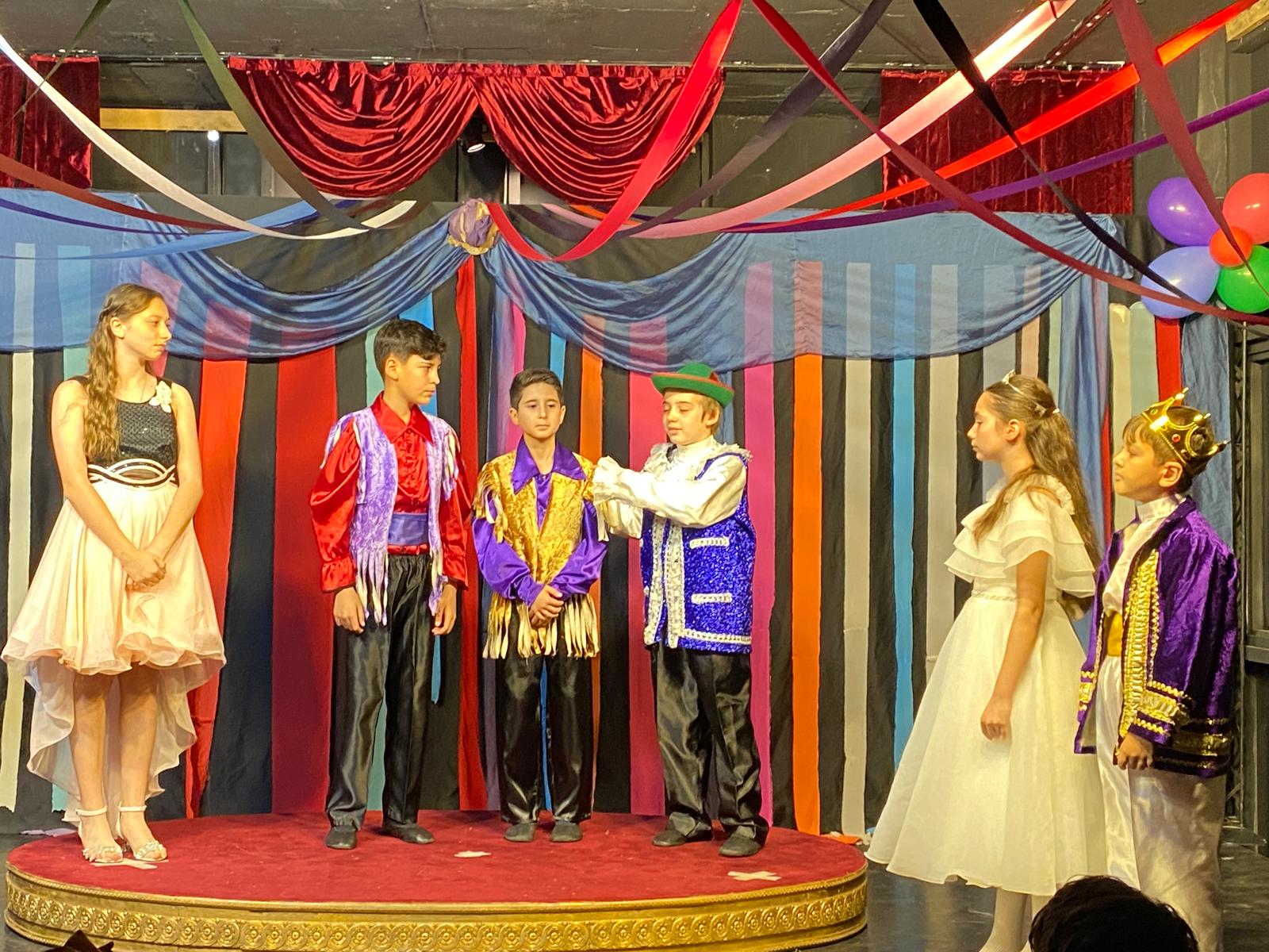 Izmit Sanat Akademi, Tiyatro Festivali ile minik yetenekleri sahneye tasidi (5)