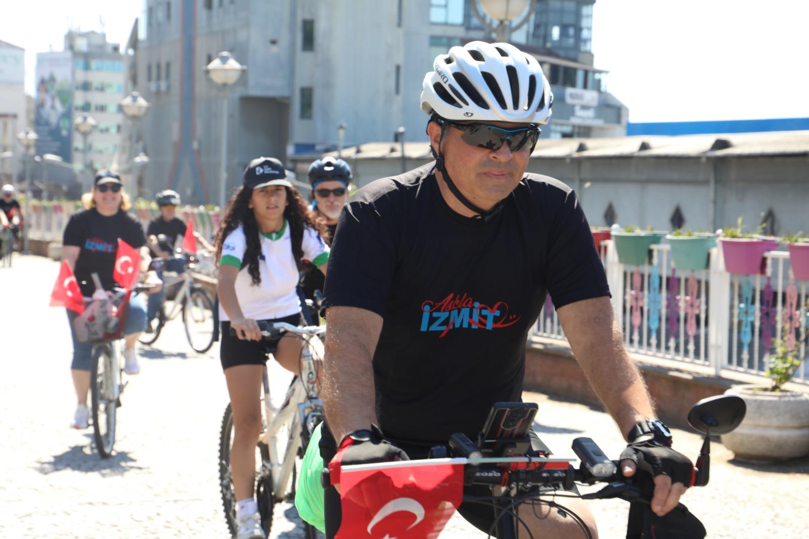 28 Haziran Bisiklet Korteji İzmit sokaklarına renk kattı (3)