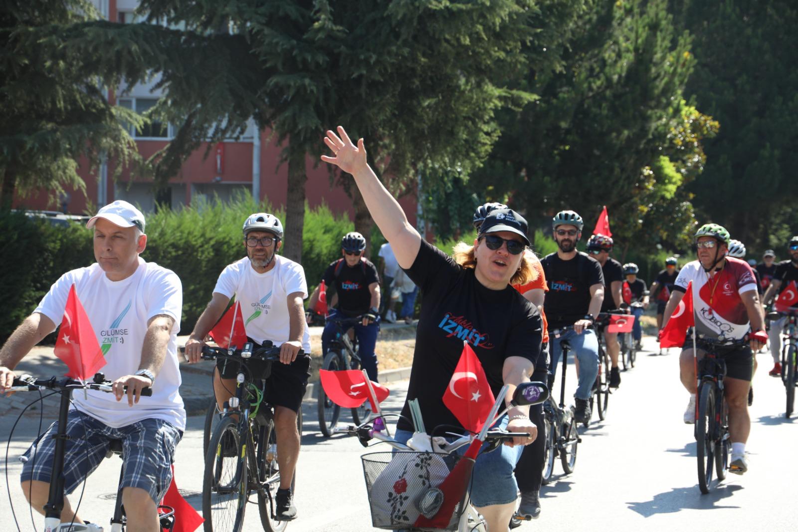 28 Haziran Bisiklet Korteji İzmit sokaklarına renk kattı (8)