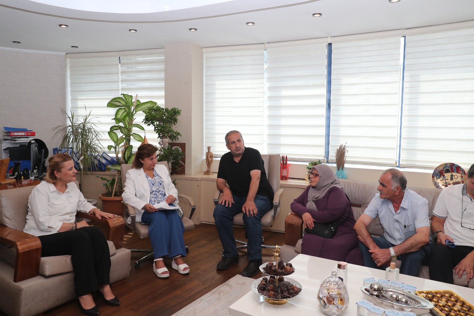 Baskan Hürriyet, Halk Bulusmalari'nda vatandaslari dinlemeye devam ediyor (2)