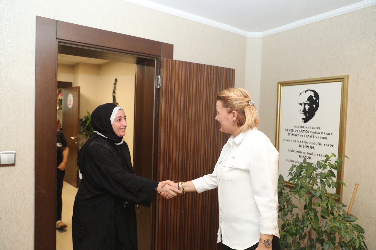Baskan Hürriyet, Halk Bulusmalari'nda vatandaslari dinlemeye devam ediyor (4)