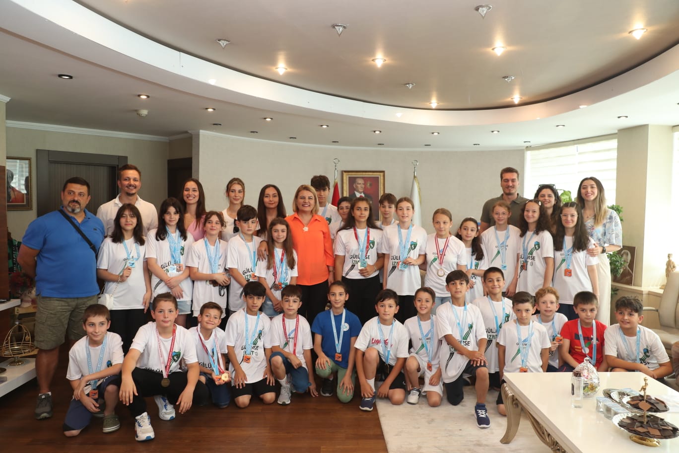 Başkan Hürriyet, başarılı yüzücüleri ağırladı (4)