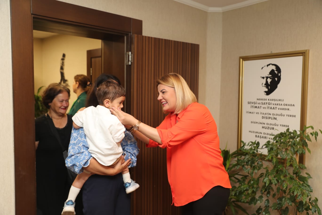 Baskan Hürriyet, vatandaslari dogrudan dinledigi Halk Bulusmalari'na devam ediyor (7)