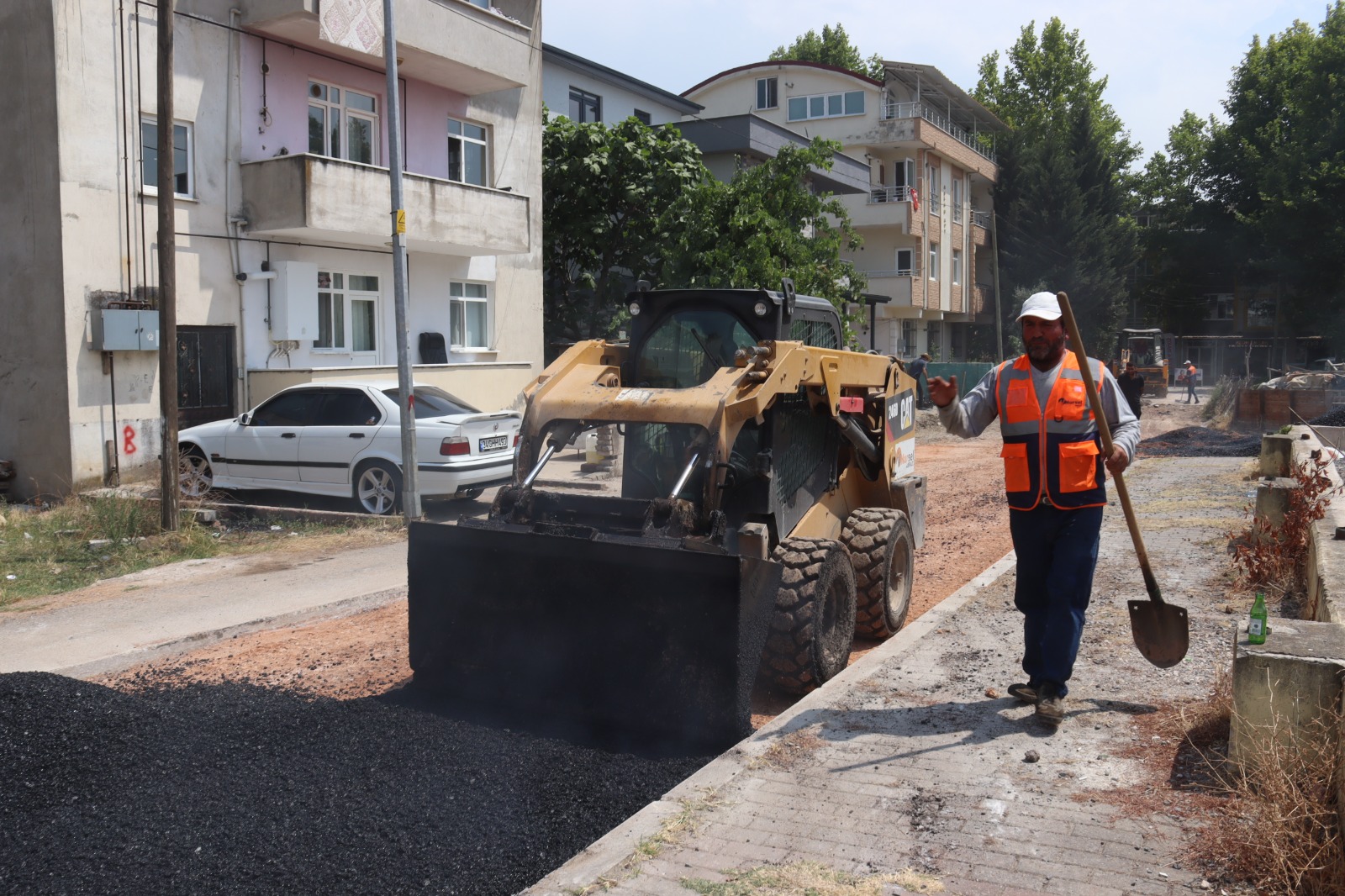 İzmit Belediyesi, Alikahya Fatih Mahallesi’ni modern yollara kavuşturmaya devam ediyor (6)