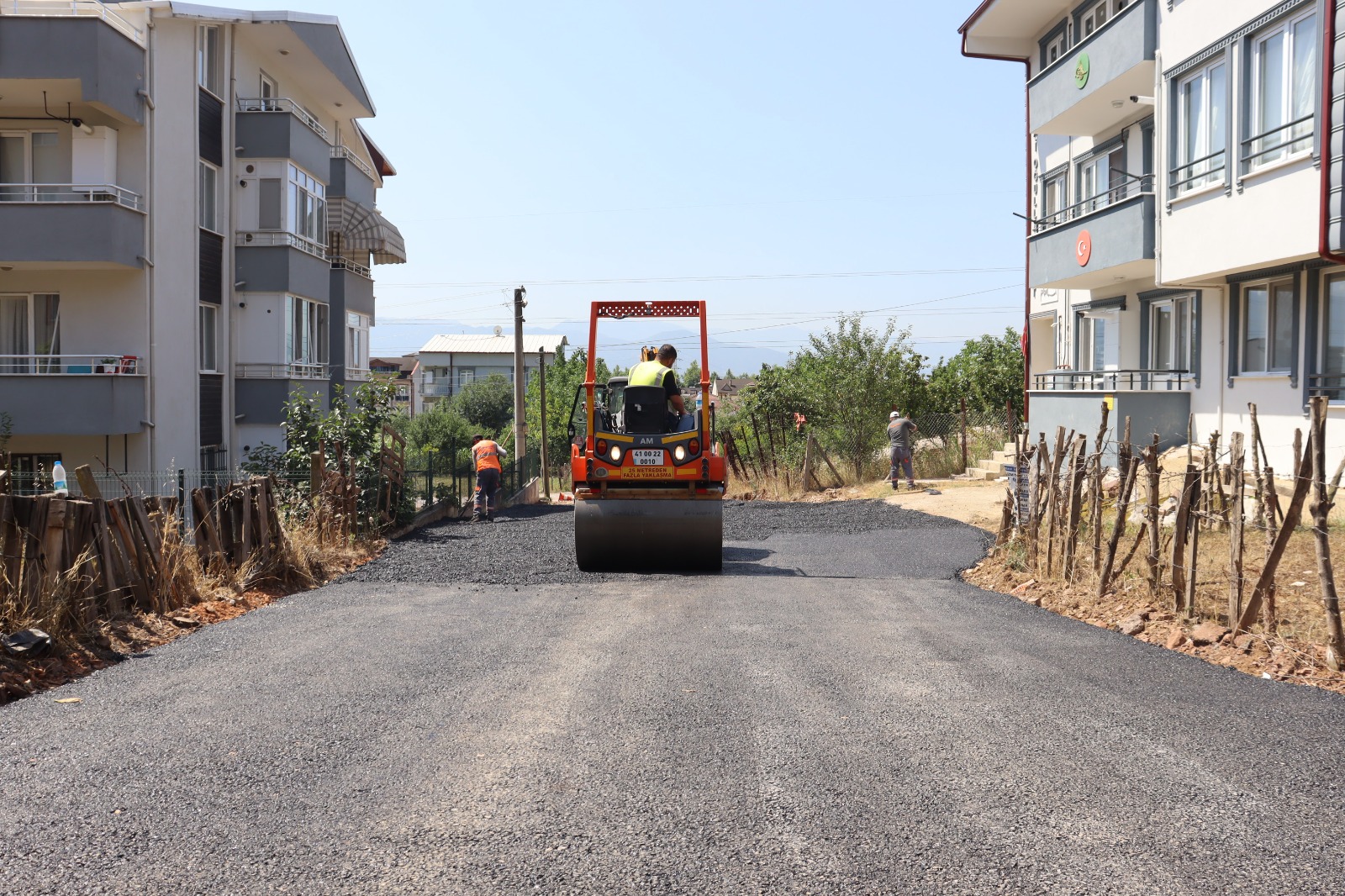 İzmit Belediyesi, Alikahya'da asfalt mesaisine devam ediyor (2)