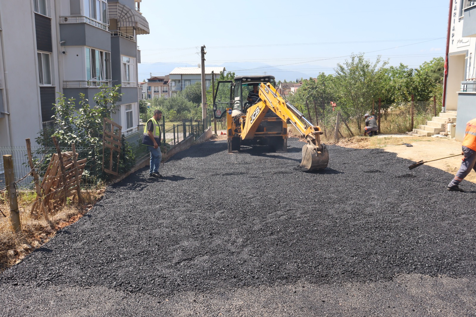 İzmit Belediyesi, Alikahya'da asfalt mesaisine devam ediyor (3)