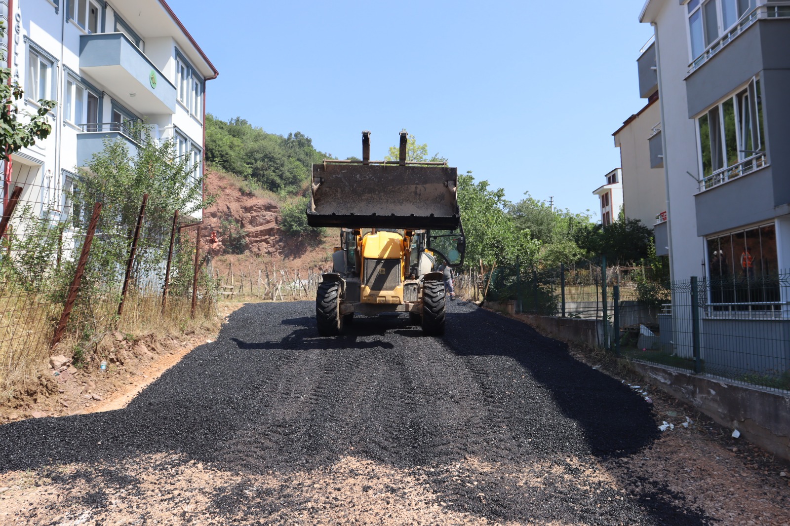 İzmit Belediyesi, Alikahya'da asfalt mesaisine devam ediyor (4)