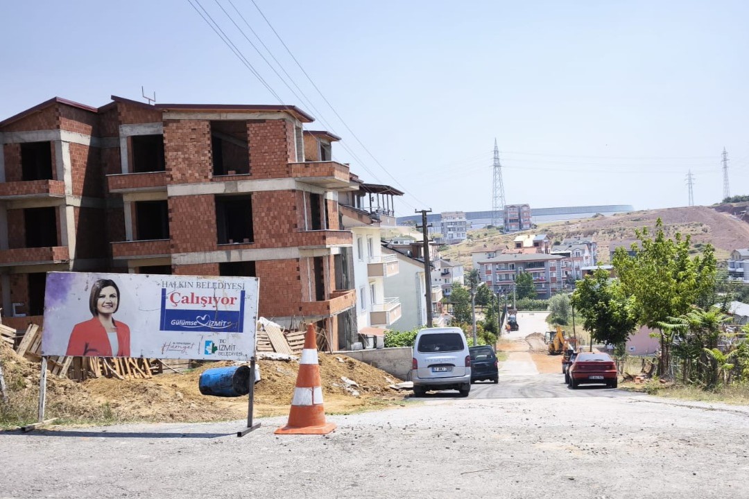 İzmit Belediyesi Alikahya’yı asfalt konforuyla buluşturdu (1)