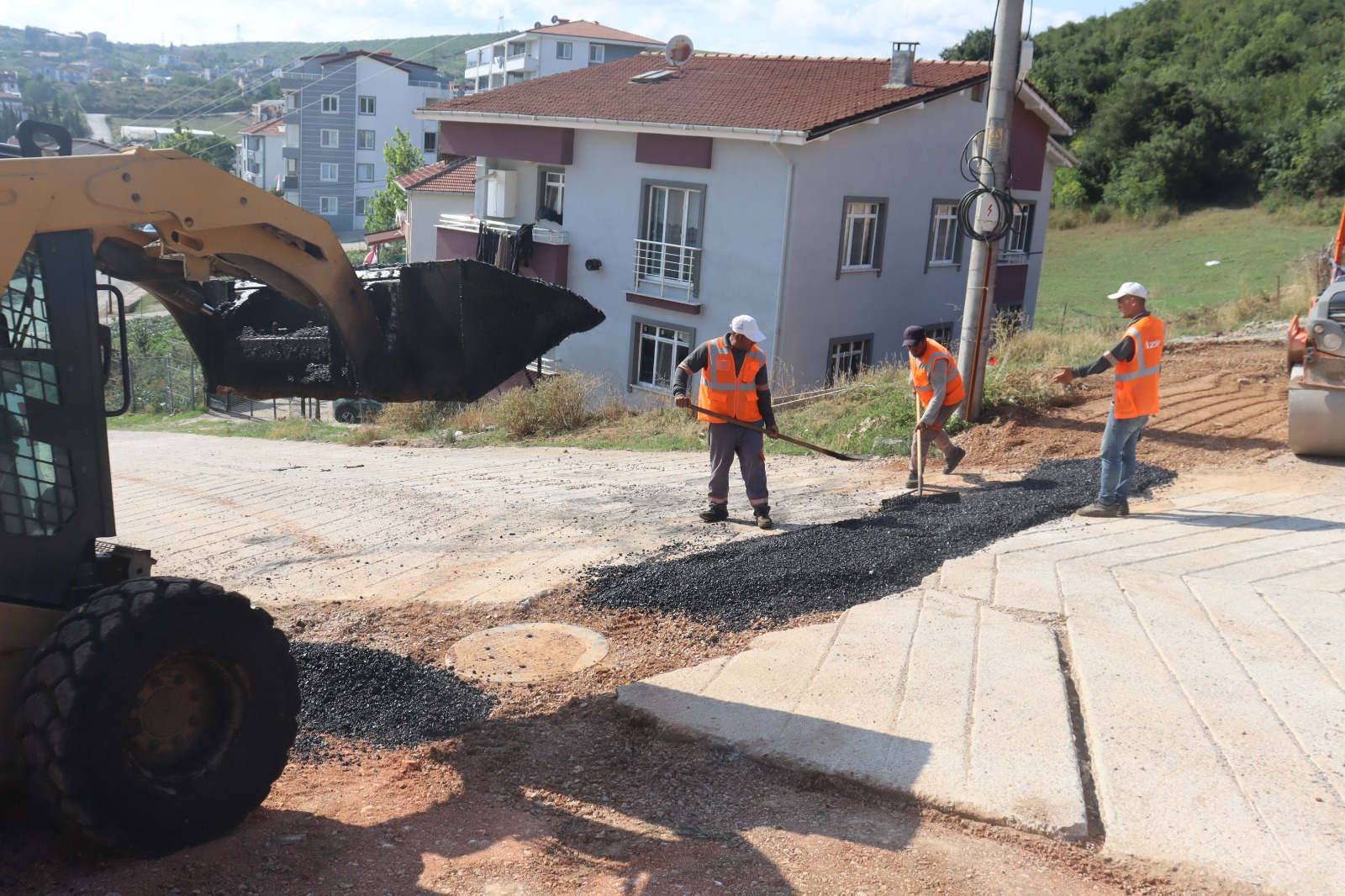 İzmit Belediyesi Alikahya’yı asfalt konforuyla buluşturdu (4)