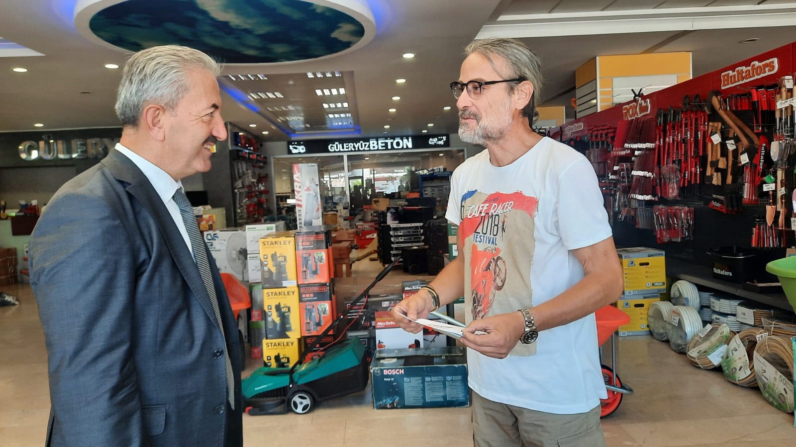 İzmit Belediyesi, Çarşı Yapı AVM esnafının taleplerini dinledi (2)