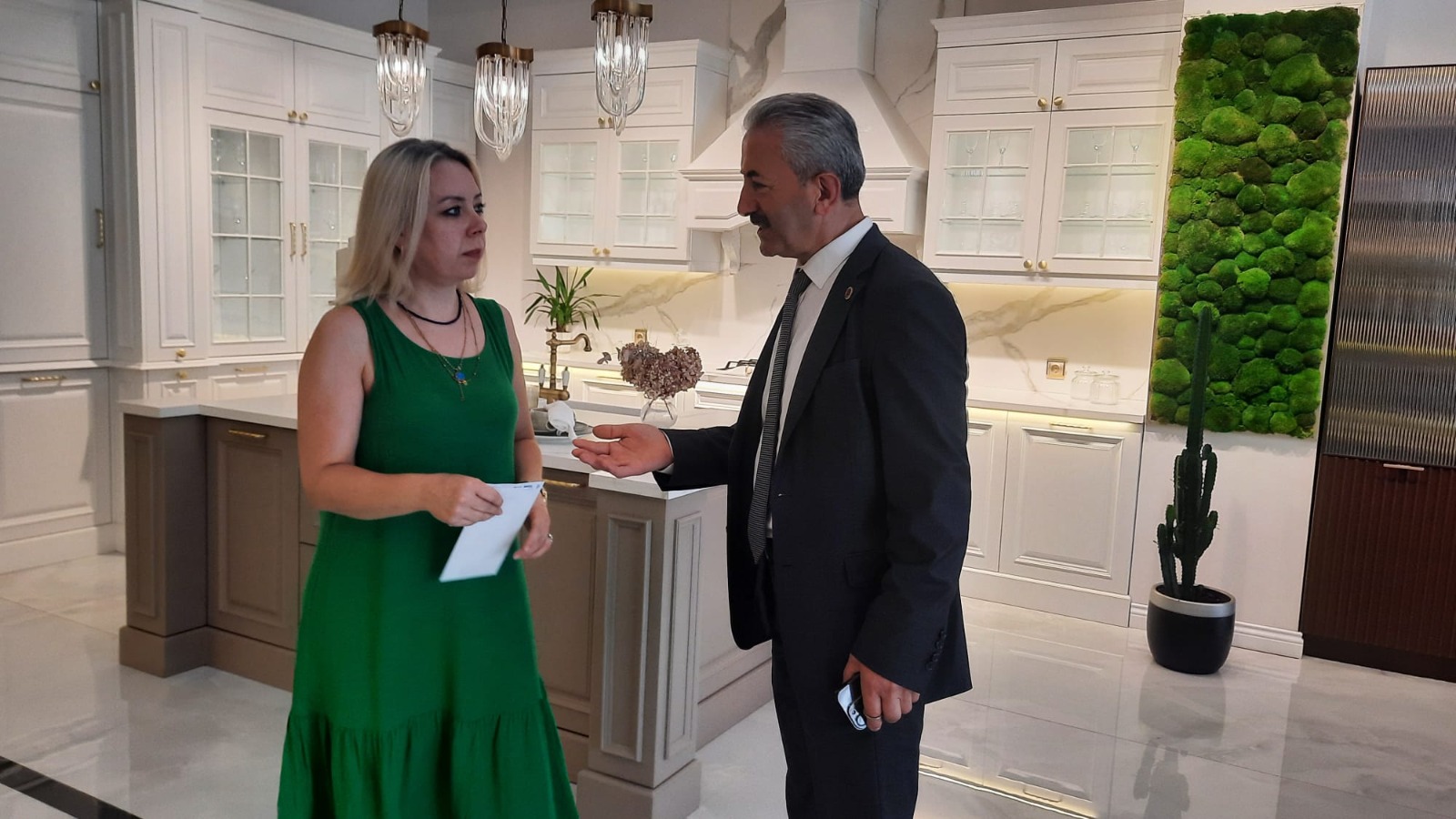 İzmit Belediyesi, Çarşı Yapı AVM esnafının taleplerini dinledi (8)