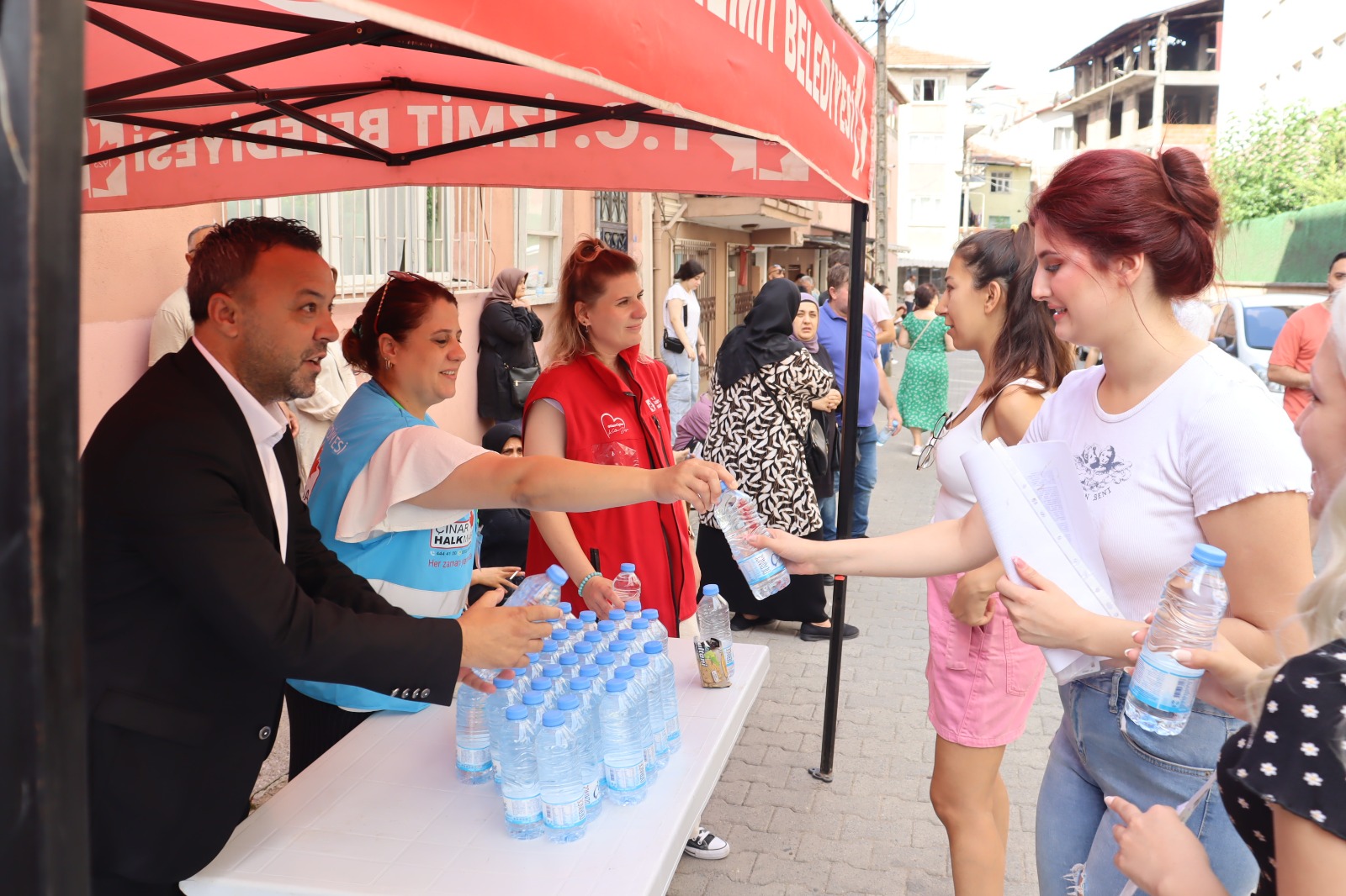 Izmit Belediyesi, KPSS'ye giren adaylari yine yalniz birakmadi (10)