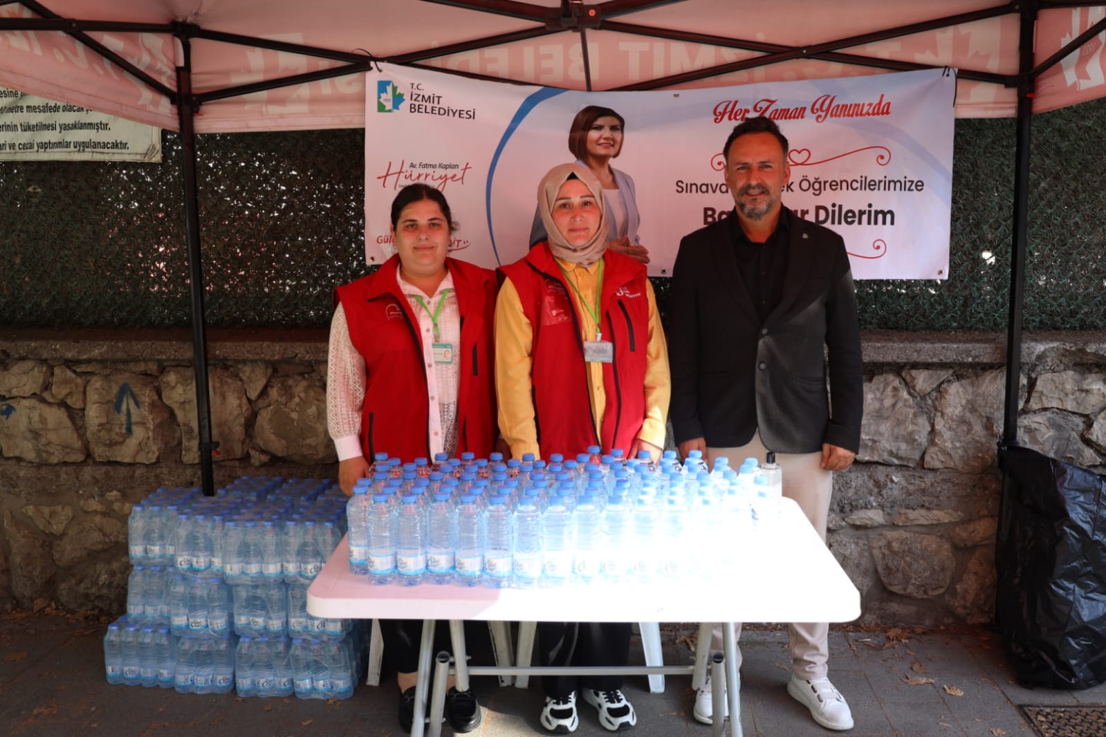 Izmit Belediyesi, KPSS'ye giren adaylari yine yalniz birakmadi (12)