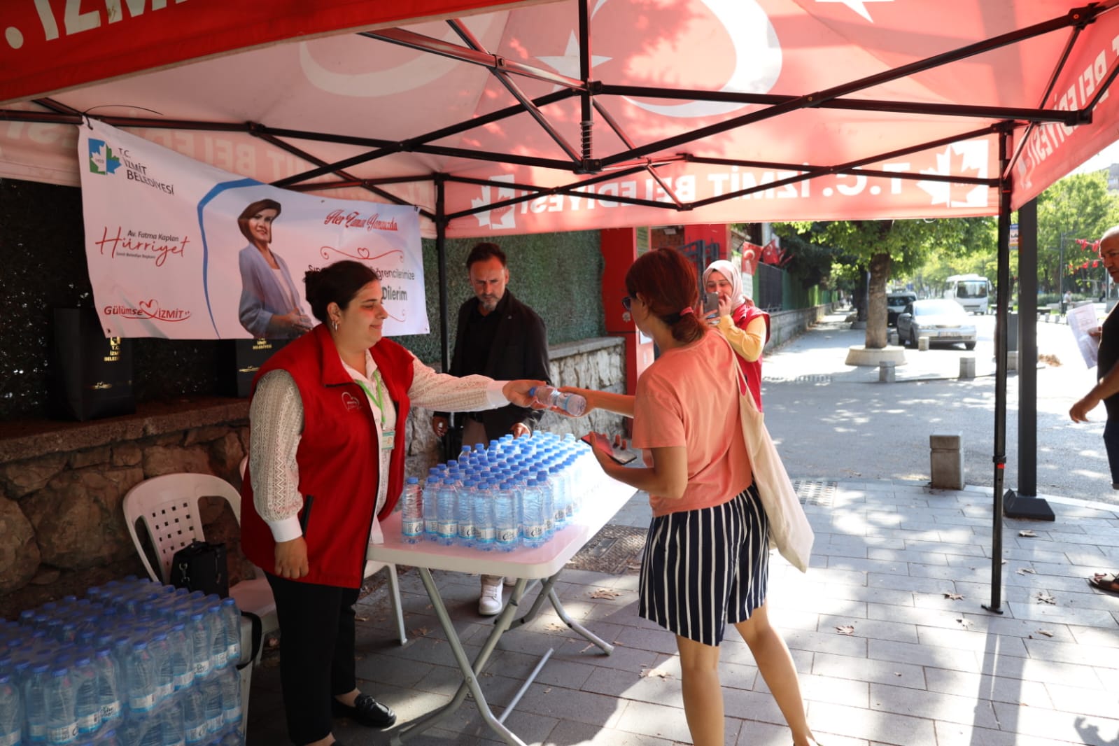 Izmit Belediyesi, KPSS'ye giren adaylari yine yalniz birakmadi (3)