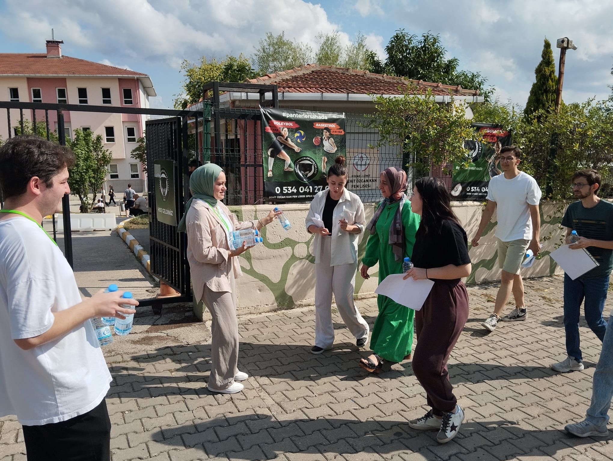 Izmit Belediyesi, KPSS'ye giren adaylari yine yalniz birakmadi (4)