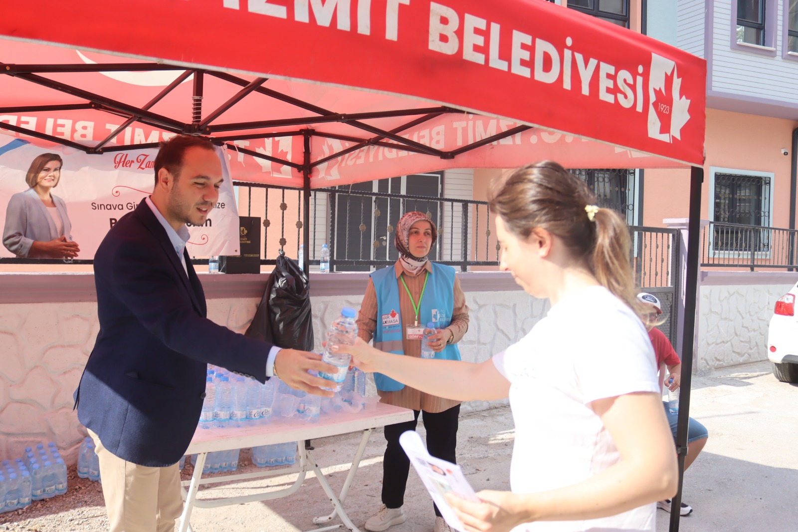 Izmit Belediyesi, KPSS'ye giren adaylari yine yalniz birakmadi (7)